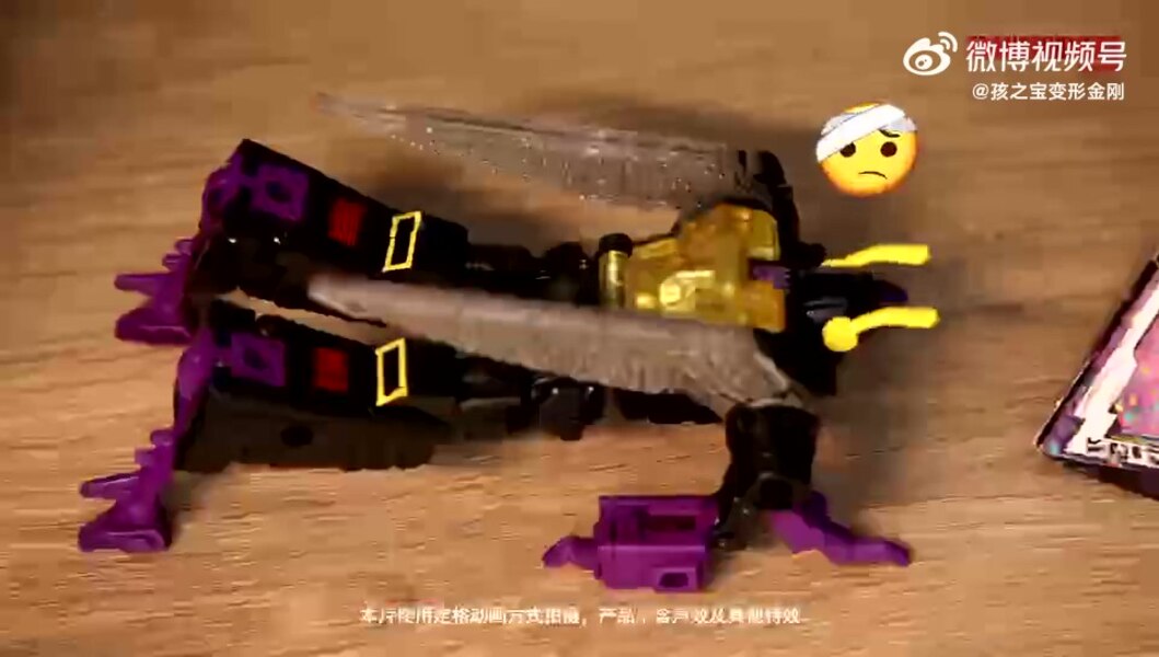 Transformers Legacy Official Stop Motion Video   Bug Spray  (20 of 27)
